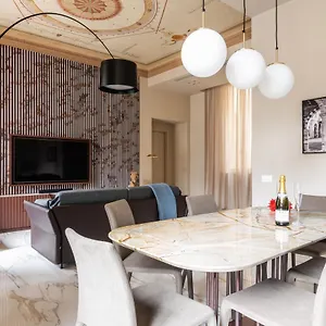  Apartment Palazzo Visconti - By Myhomeincomo Italy